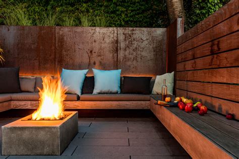 Secluded Outdoor Conversation Pit Surrounded by a Wall of Green ...