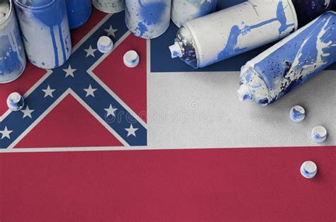 Mississippi Nueva Bandera Del Estado De Ee Uu Y Pocas Latas De Aerosol