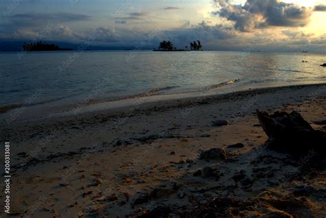 Isla Con Palmeras Y Aguas Turquesa En Sanblas Guna Yala Kuna Yala