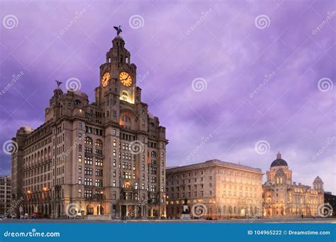 Liverpool Pier Head Bij Nacht Stock Foto - Image of nacht, koninklijk ...