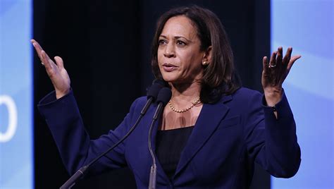 Watch Behavior And Body Language Expert Breaks Down Kamala Harriss