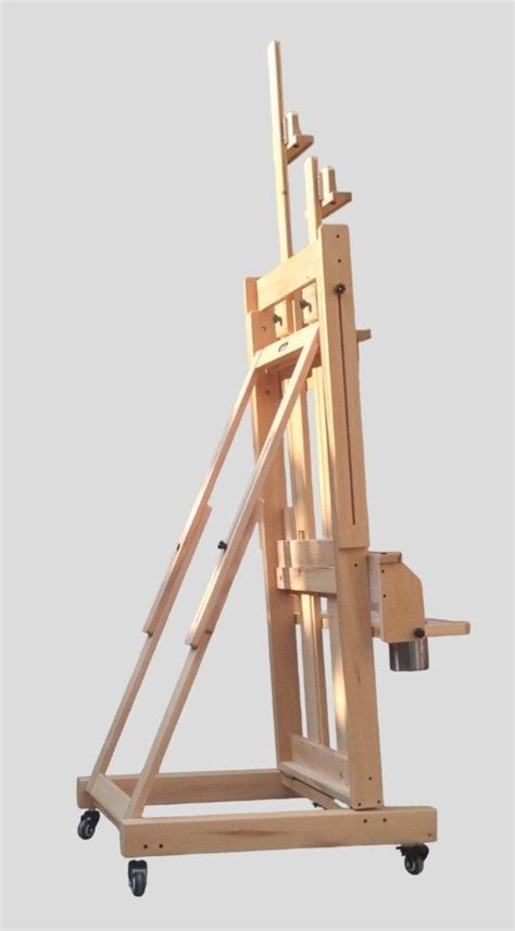 Dada Art Easel Nel Tavolo Da Disegno