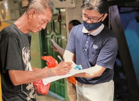 Paket Sembako Cinta Kasih Bagi Warga Pekojan Yayasan Buddha Tzu Chi