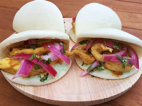 Pan Bao Relleno De Pollo Y Encurtido De Cebolla La Chaine