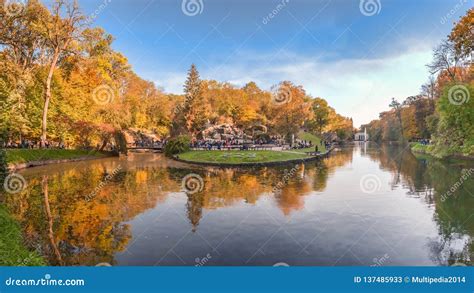 Autumn in Sofiyivka Park in Uman, Ukraine Editorial Stock Photo - Image ...