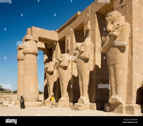 Egypt, Luxor, Ramesseum, Mortuary Temple of Ramses II, headless statues Stock Photo - Alamy