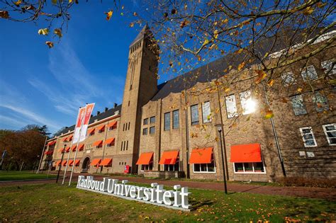 Radboud Universiteit Honderd Jaar Van Betekenis Voor Nijmegen Into