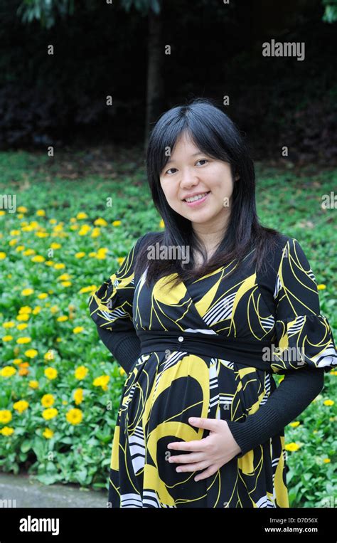 Pregnant Chinese Woman Hi Res Stock Photography And Images Alamy