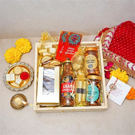 attractive choco  rakhi hamper winni