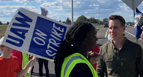 Hawley Supports Picketing Uaw Workers In Wentzville Newstalk Kzrg