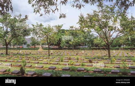 Le Magnifique Cimeti Re De Guerre De Kanchanaburi En Tha Lande Associ