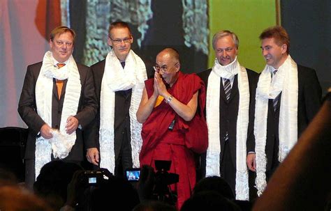 Universit T Paderborn Auszeichnung Der Besonderen Art Dalai Lama