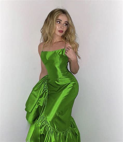 O Novo Visual De Gala Sabrina Carpenter Outfits Sabrina Carpenter