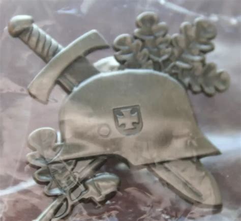 PIN WEHRMACHT MILITÄR Landser STAHLHELM Eichenlaub Schwert Metall NEU