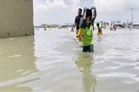 Banjir Rob Kembali Terjang Pesisir Kota Medan Ribuan Rumah Di