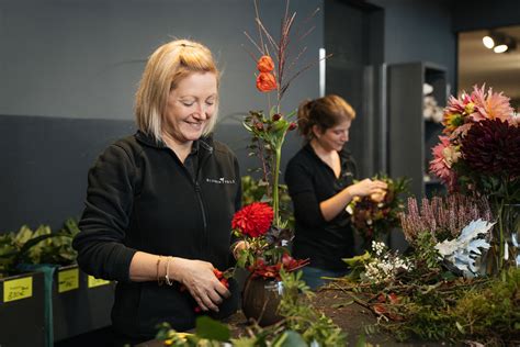 how to become a florist