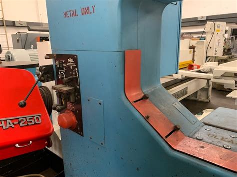 Used Sold 2002 DOALL 36 VERTICAL BAND SAW MODEL 3613 V3 3613 V3 At