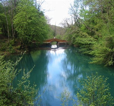 EN IMAGE Ambérieu en Bugey Regarder le Lac bleu dans le fond des yeux