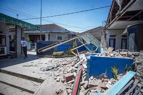 Update Dampak Gempa Bandung Ribuan Rumah Rusak Dan Ratusan Orang