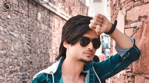 Tiktok Comedian Abraz Khan Widescreen Wallpapers Baltana