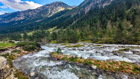 Randonnée au Lac dEstom un des plus beaux lacs des Hautes Pyrénées