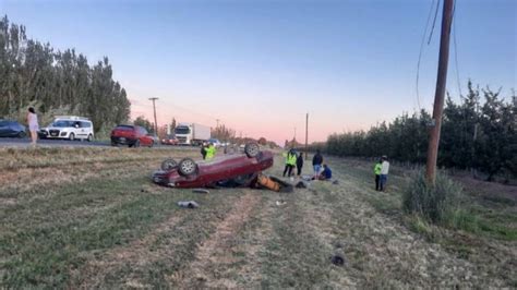 Era Remolcado Pinch Una Rueda Y Volc En La Ruta Hay Dos Heridos