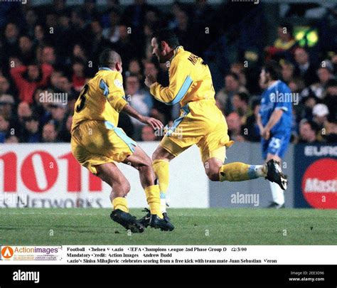 Sinisa mihajlovic free kick hi-res stock photography and images - Alamy