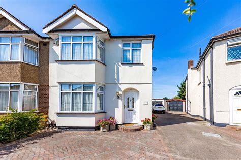 4 Bed Semi Detached House For Sale In Station Road Gidea Park Romford