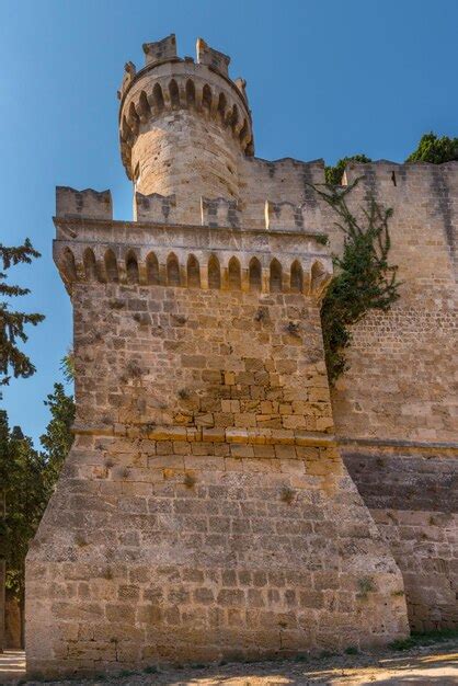 Paredes Y Torre Del Palacio Del Gran Maestre De Los Caballeros De Rodas