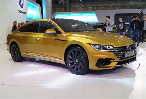 Volkswagen Arteon Photos and Specs. Photo: Volkswagen Arteon modern ...