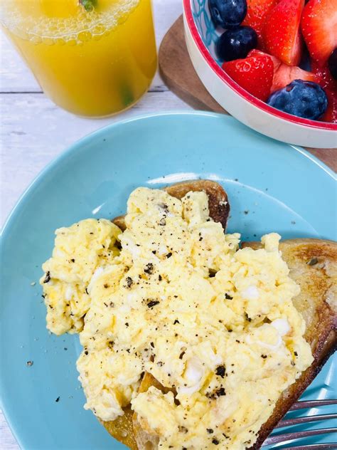 High Protein Cottage Cheese Scrambled Eggs Easy Recipe Daisies And Pie