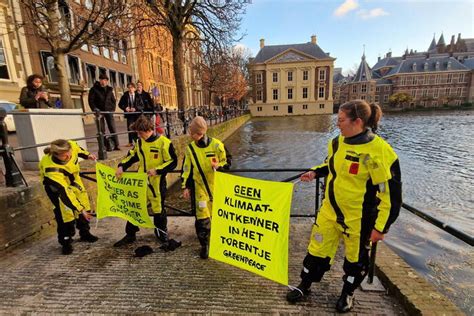 Demonstratie Bij Torentje Na Winst Pvv Binnenhof Den Haag