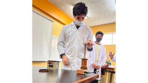 Mañana En Ciencias Escolares Conocieron Laboratorios De Física Y