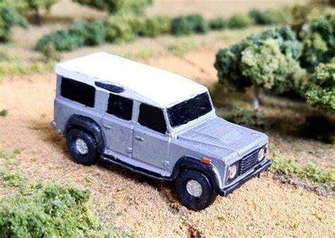 Figura Land Rover Defender Mod 08 Prata 87313 Dio Studios