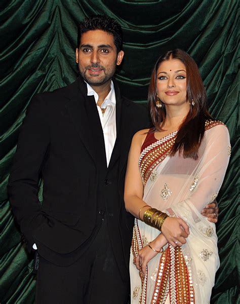 Hot Actress Aishwarya Rai Hot In Saree