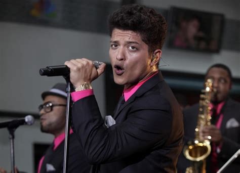 Mtv Video Music Awards 2011 Bruno Mars Tra I Performer