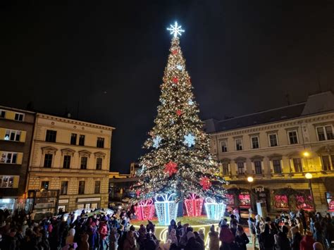 Galeria Pilne Rozbłysła największa choinka w Bielsku Białej Idą