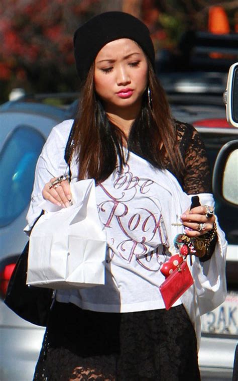 DisneyStars Brenda Song posará en bikini con Aly Michalka