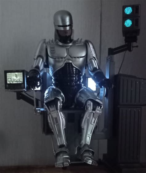 Hot Toys MMS D Th Scale RoboCop Collectible Figure With