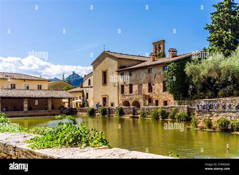 Piazza Delle Sorgenti And The Old Baths In The Village Bagno Vignoni