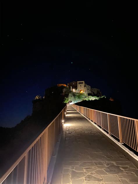 Pedestrian bridge to Civita di Bagnoregio - Travels in Italy