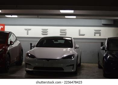 71 Tesla Wall Charger Images, Stock Photos & Vectors | Shutterstock