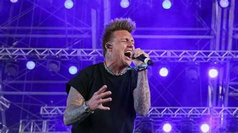 This Is Outstanding Papa Roach And Carrie Underwood Leave A Light On 945 The Buzz Theresa