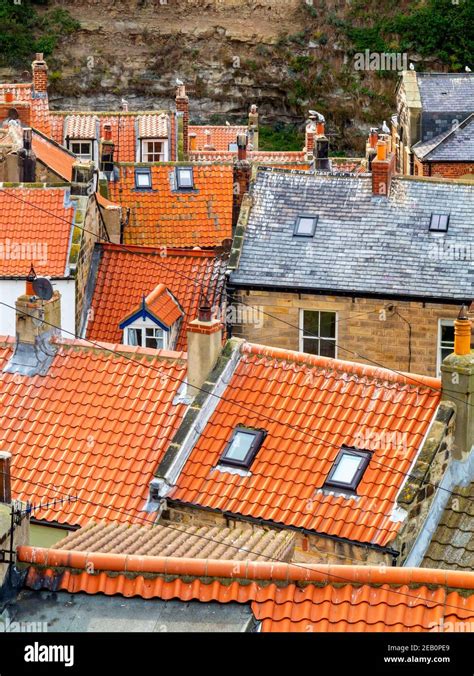 Vista De Las Casas Tradicionales Con Techos De Tejas Rojas En Staithes