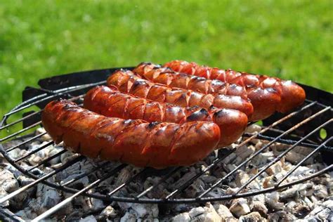 How To Cook Sausage On The Grill - Recipes.net