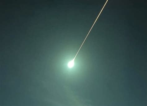 Un Espectacular Meteorito Ilumina El Cielo Nocturno De La Pen Nsula Ib Rica