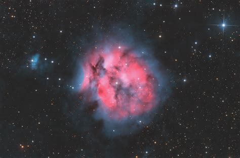 Stunning Image Of The Cocoon Nebula Visibledark