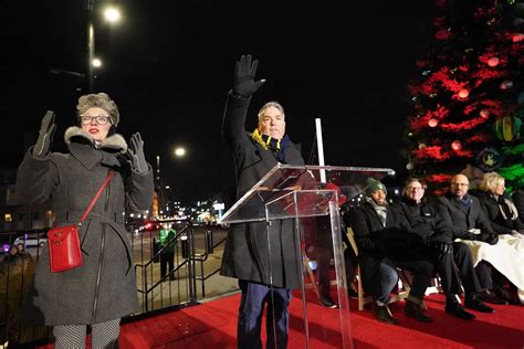 A Dazzling Downtown: Milwaukee celebrates 109th Christmas Tree with ...