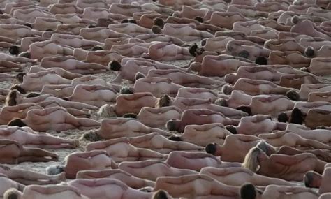 Naked Volunteers Pose For Tunick Artwork On Bondi Beach Pressmediaofindia