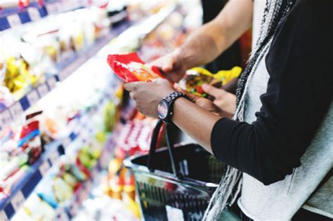 Drożyzna w sklepach Polacy na obiad kupują mrożoną pizzę